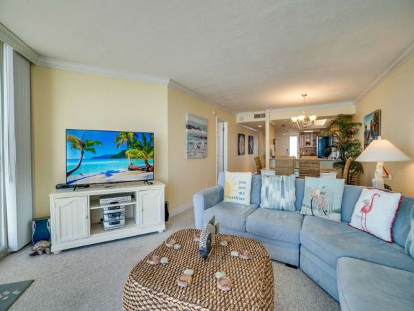 Beachfront Paradise: 2 Bedroom Condo with Gulf Views