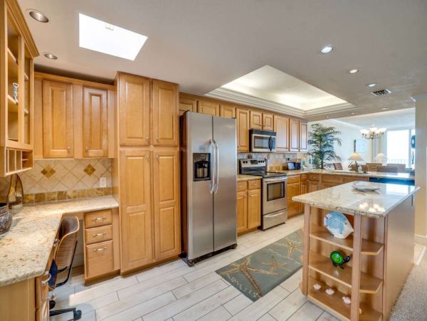 Beachfront Paradise: 2 Bedroom Condo with Gulf Views