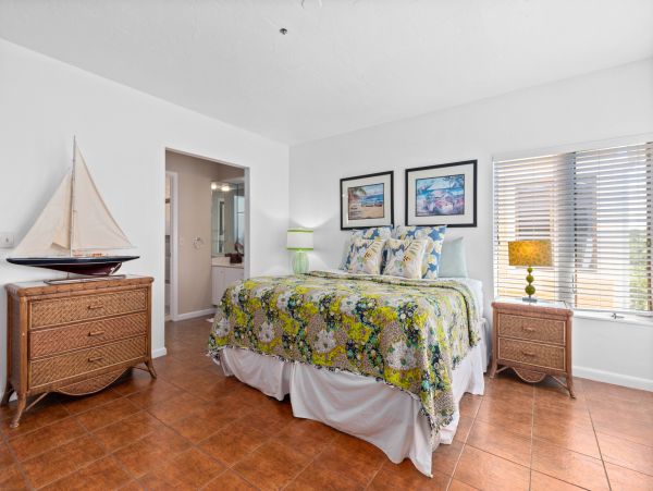 Great Value Two Bedroom Vacation Condo on Longboat Key
