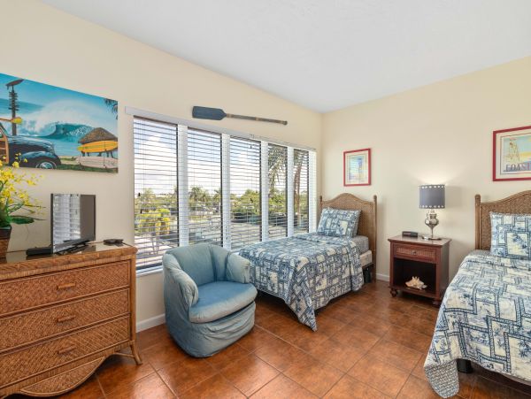 Great Value Two Bedroom Vacation Condo on Longboat Key