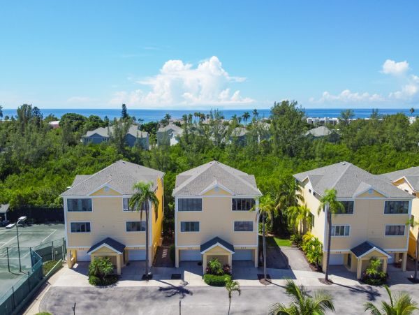Great Value Two Bedroom Vacation Condo on Longboat Key