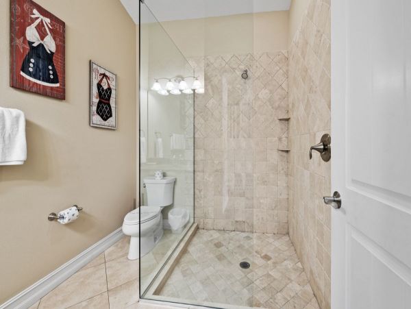 Holmes Beach Upscale Vacation Duplex 3 Bedrooms with Pool