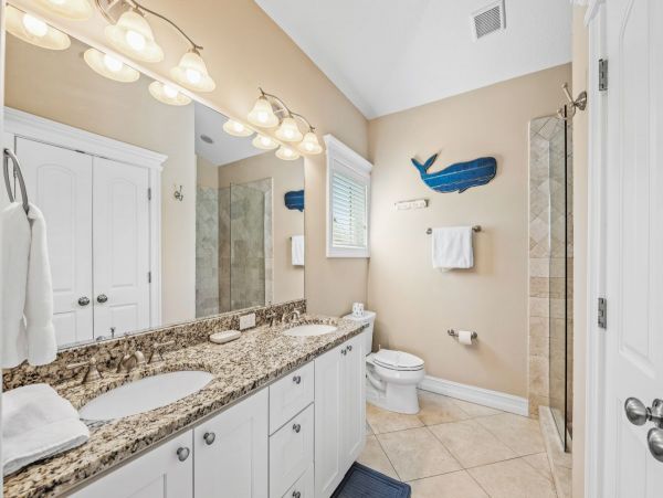 Holmes Beach Upscale Vacation Duplex 3 Bedrooms with Pool