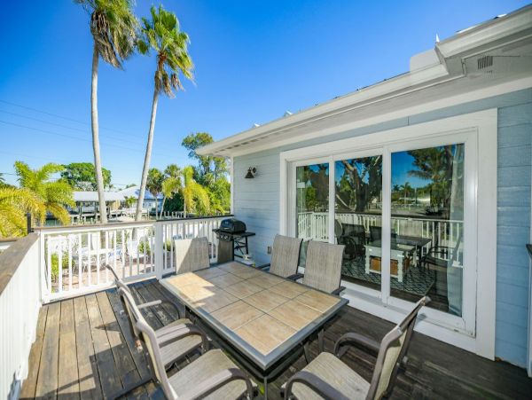 Holmes Beach Upscale Vacation Duplex 3 Bedrooms with Pool