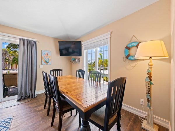 Holmes Beach Upscale Vacation Duplex 3 Bedrooms with Pool