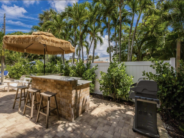 Almost On The Beach - Anna Maria Five Bedroom Rental