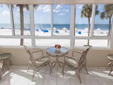 Gulf Front Rental Condo with Beachside Pool in Siesta Key