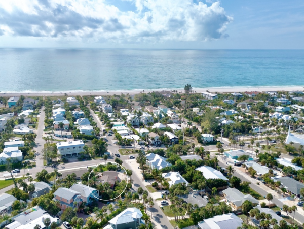Perfect Holmes Beach Rental: Pool, Hot Tub, 3-Min Walk to Beach
