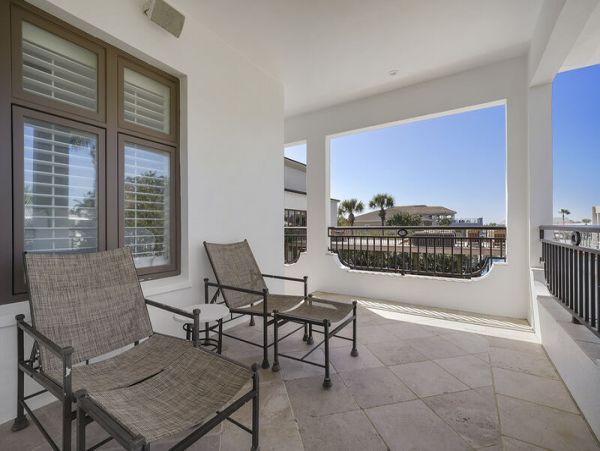 Luxury Villa with Private Pool & Dock Sleeps 40 Guests holiday Isle
