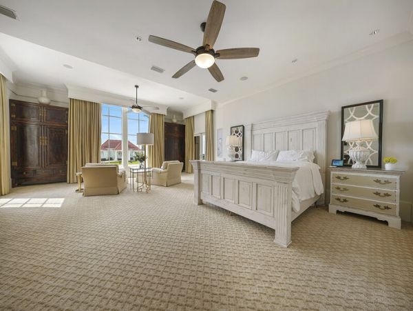 Luxury Villa with Private Pool & Dock Sleeps 40 Guests holiday Isle