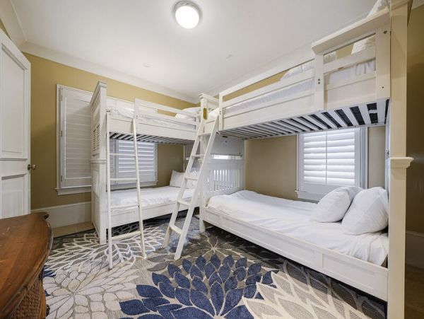 Luxury Villa with Private Pool & Dock Sleeps 40 Guests holiday Isle