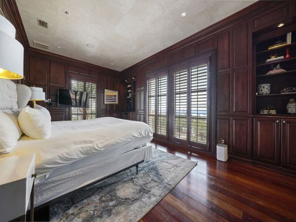 Luxury Villa with Private Pool & Dock Sleeps 40 Guests holiday Isle