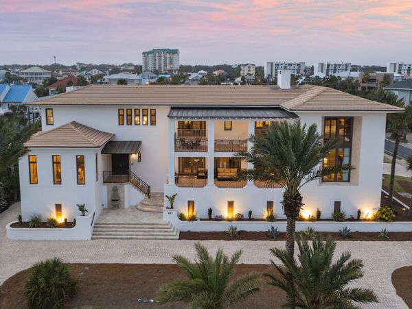 Luxury Villa with Private Pool & Dock Sleeps 40 Guests holiday Isle