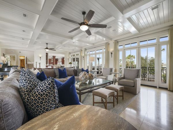 Luxury Villa with Private Pool & Dock Sleeps 40 Guests holiday Isle