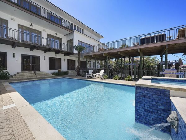 Luxury Villa with Private Pool & Dock Sleeps 40 Guests holiday Isle