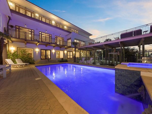 Luxury Villa with Private Pool & Dock Sleeps 40 Guests holiday Isle