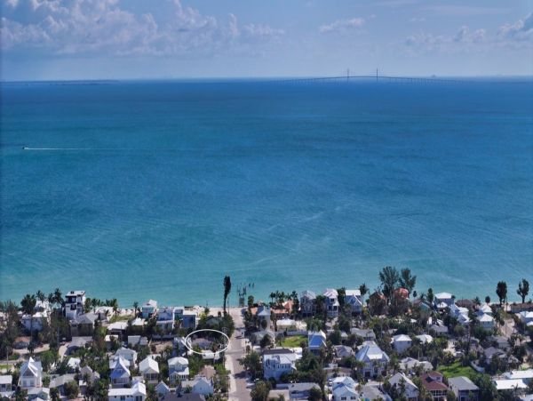 Anna Maria Island Vacation Rental 4-Bedroom Cottage with Heated Pool