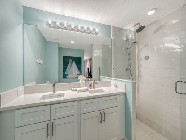 Anna Maria Island Vacation Rental 4-Bedroom Cottage with Heated Pool