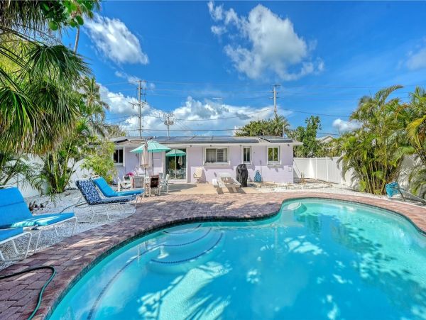 Anna Maria Island Vacation Rental 4-Bedroom Cottage with Heated Pool