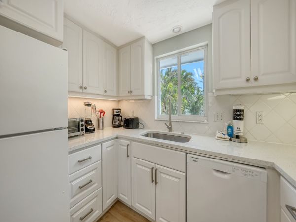 Anna Maria Island Vacation Rental 4-Bedroom Cottage with Heated Pool