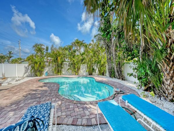 Anna Maria Island Vacation Rental 4-Bedroom Cottage with Heated Pool