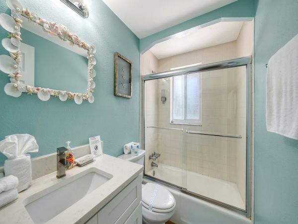 Anna Maria Island Vacation Rental 4-Bedroom Cottage with Heated Pool