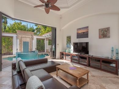 Old Naples Luxury 5 Bedroom Villa Short Walk to Beach