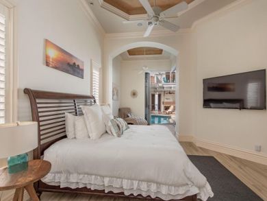 Old Naples Luxury 5 Bedroom Villa Short Walk to Beach