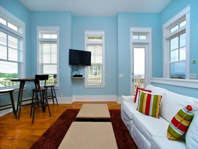 Sleeper Sofa & Flat Screen TV in Crow's Nest