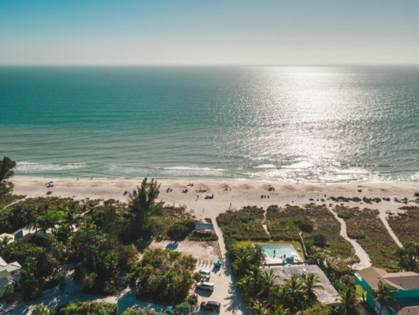 Holmes Beach Two Bedroom Duplex - Sleeps 6 Private Pool