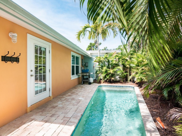 Holmes Beach Two Bedroom Duplex - Sleeps 6 Private Pool