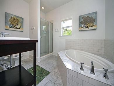 Master Bathroom with Tub & Walk-in Shower Master Bathroom with Tub & Walk-in Shower