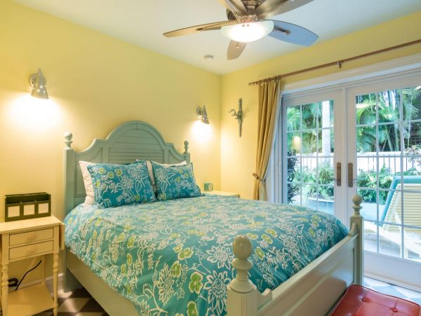 Lovely Cottage in Holmes Beach Walk to Beach