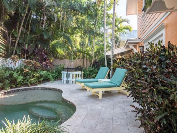 Lovely Cottage in Holmes Beach Walk to Beach