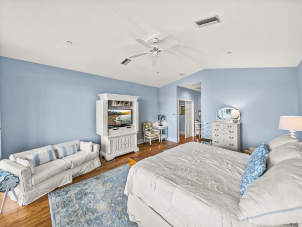 Boca Grande Four Bedroom Pool Home Sleeps 8 Walk to Beach