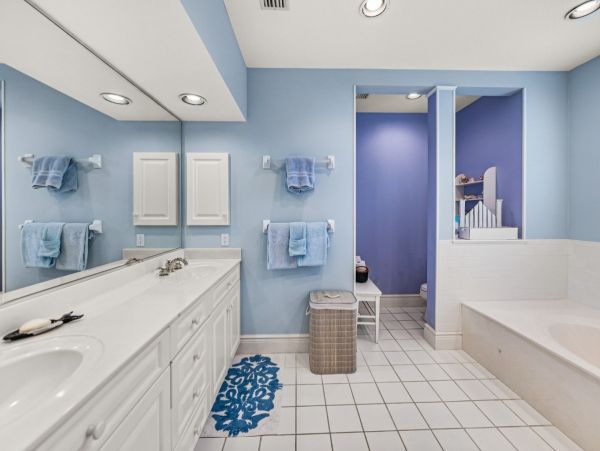 Boca Grande Four Bedroom Pool Home Sleeps 8 Walk to Beach