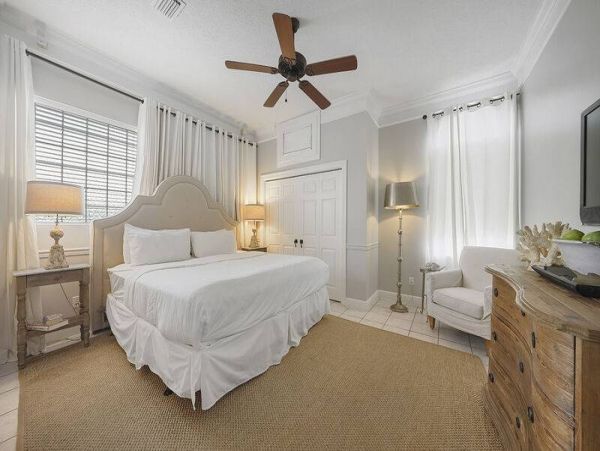 Luxury Beach Vacation Home with Private Pool Eight Bedrooms