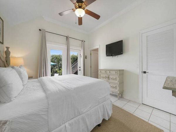 Luxury Beach Vacation Home with Private Pool Eight Bedrooms