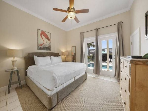 Luxury Beach Vacation Home with Private Pool Eight Bedrooms