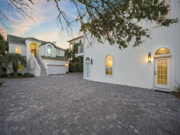 Luxury Beach Vacation Home with Private Pool Eight Bedrooms