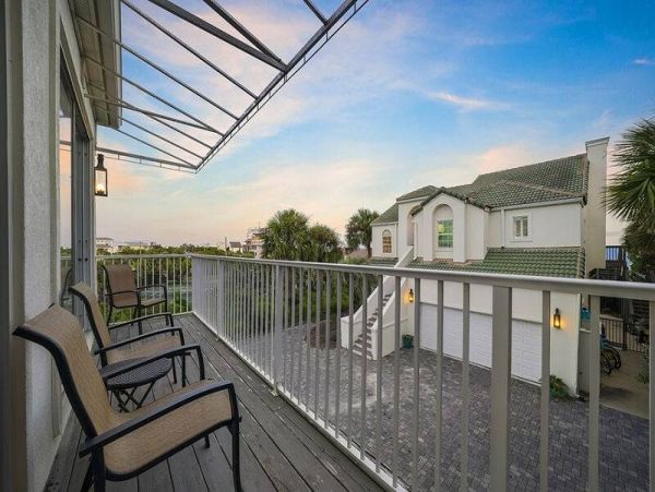 Luxury Beach Vacation Home with Private Pool Eight Bedrooms