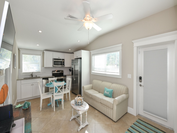 Holmes Beach Cottage One Minute to the Beach
