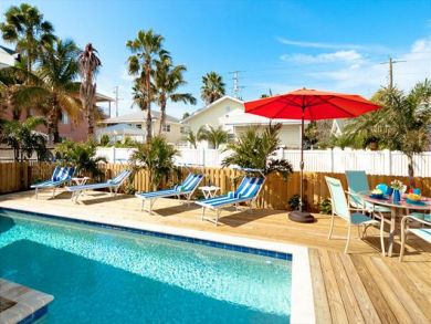 Bradenton Beach, Florida Duplex for Rent with Pool & Close to Baeach