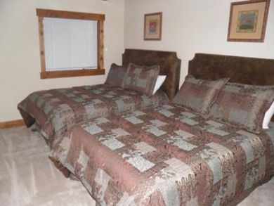 Guest Bedroom with Two Full Beds Guest Bedroom with Two Full Beds