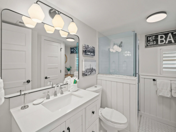 Charming Retreat with Lagoon-Style Pool & Prime Anna Maria Island Location