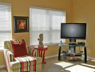 Flat Screen TV in Living Area Flat Screen TV in Living Area