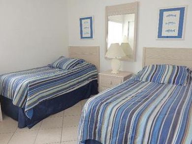 Bedroom 2 with Twin Beds