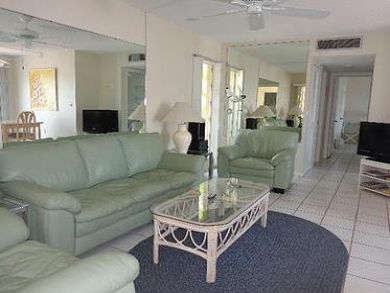 Vacation Condo - Sleeps 4 - Pool & Beach