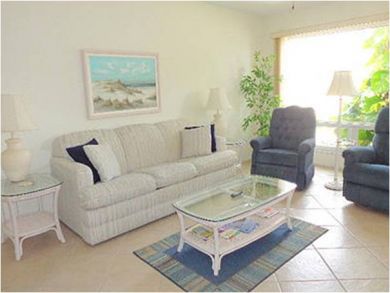 One Bedroom Condo- Sleeps 2 - Pool & Beach