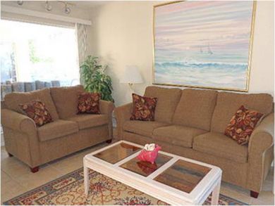 Vacation Condo - Sleeps 4 - Pool & Beach